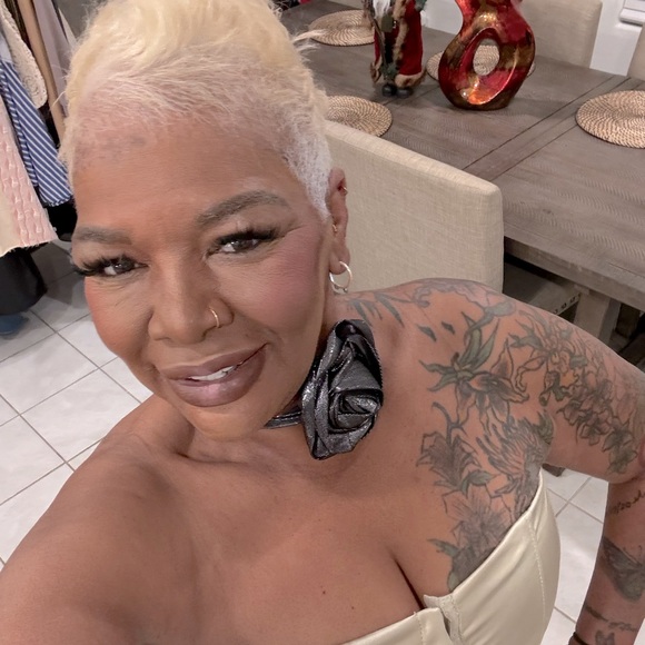 Meet your Posher, Bethie - Picture 1 of 1